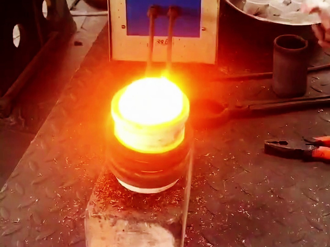 高频熔炼炉适合在实验室，教学，小型化熔炼生产使用